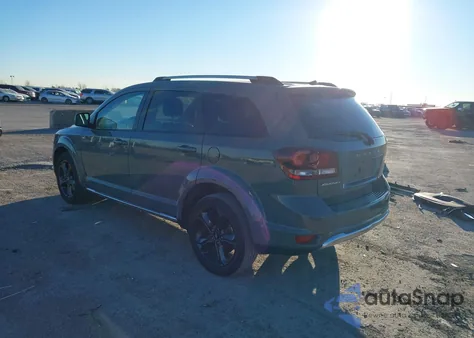 2020 Dodge Journey Crossroad z USA, uszkodzony, nr VIN 3C4PDCGB6LT266769